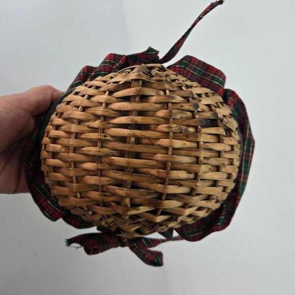 VTG Christmas Handwoven Hand Embroidered Wicker Basket Lidded Hearts*Read - Picture 11 of 12